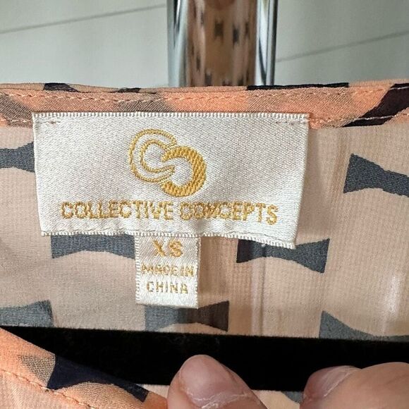 Semi sheer Collective Concepts mini bow tie print 3/4 sleeve blouse sz XS - Picture 3 of 7